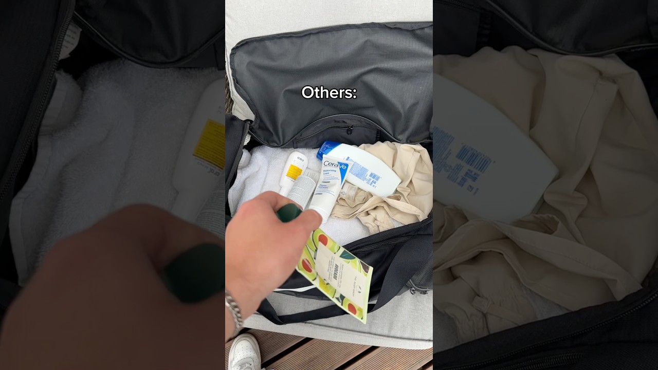 Makes carrying so much easier 👜✈️ #gym #fitness #workout #bag