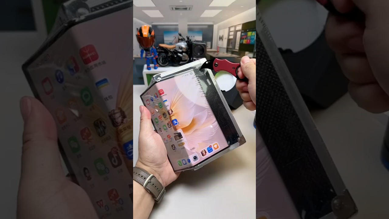 Honor V Purse Hands-On | First Look at Chic Foldable Flagship #shortsfeed #honor