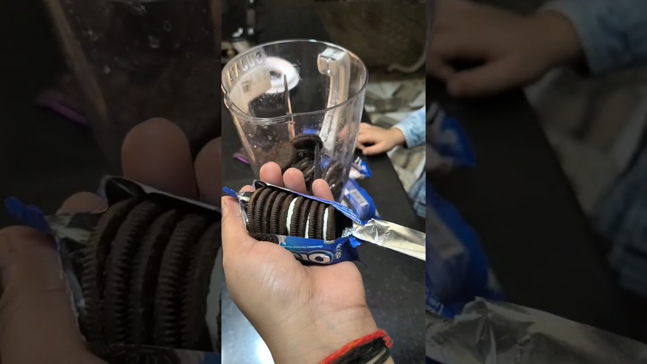 Bhai kitna chalak hai ye😯😂#food #recipe #ytshorts #cooking #foodie #viral #oreo #oreoshake#shorts