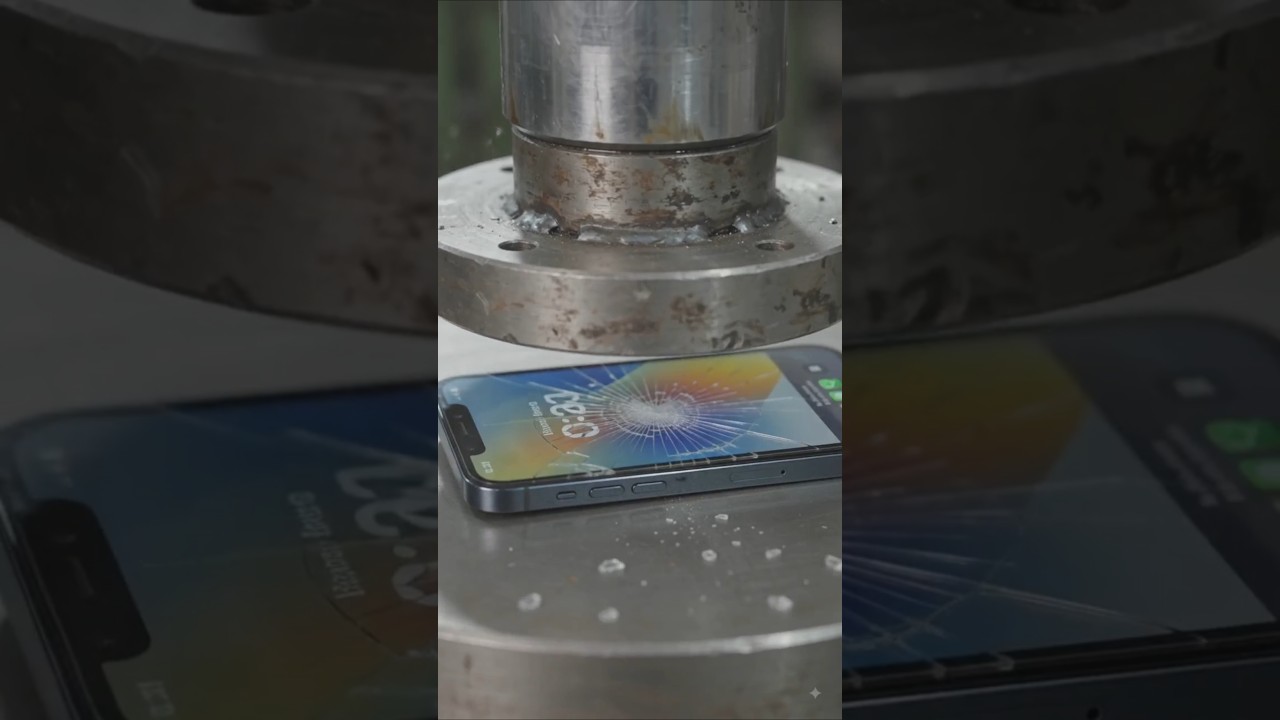 📱📲👀hydraulic machine me Kiya phone Bach payega 👀🤫👍🤣🤪#machine #viral #shorts