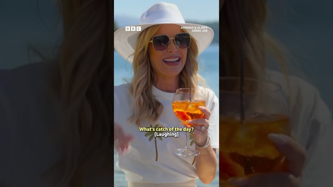 Alan Carr and Amanda Holden's makeshift water dining experience 🍽️🌊 - BBC Comedy
