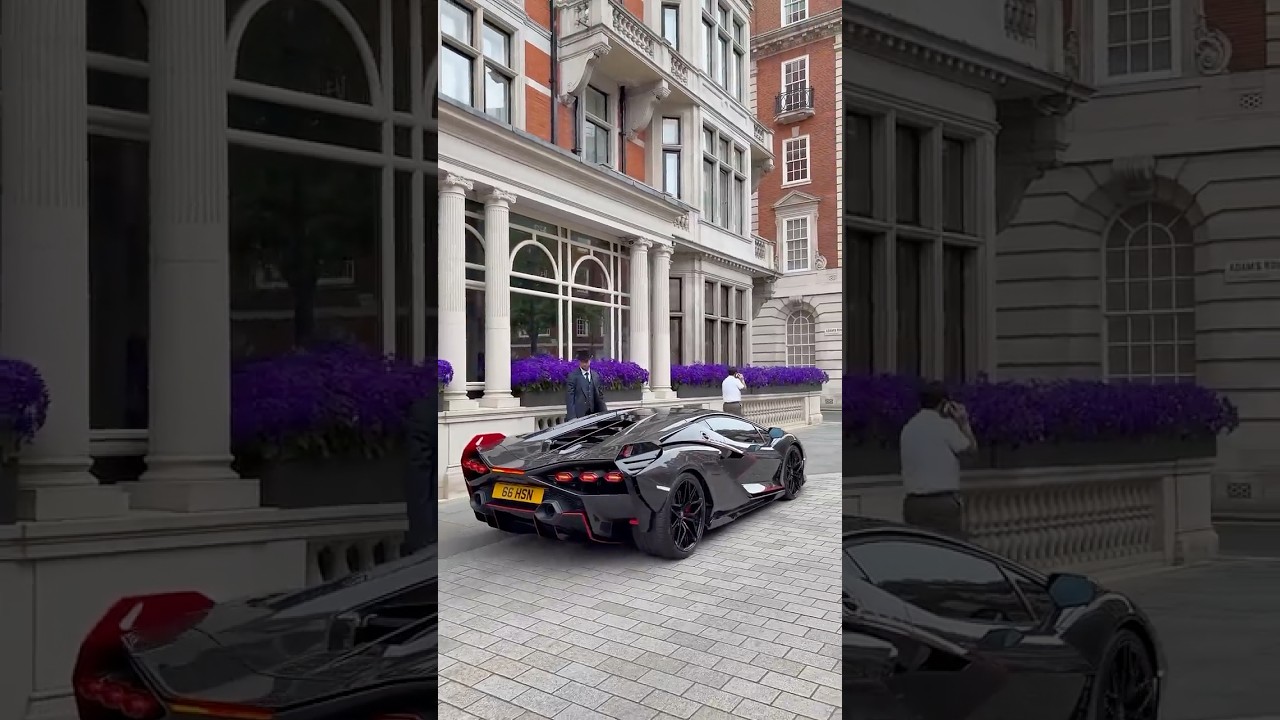 Lamborghini sian in full exposed carbon create chaos in streets of London #shorts #shortvideo #lambo