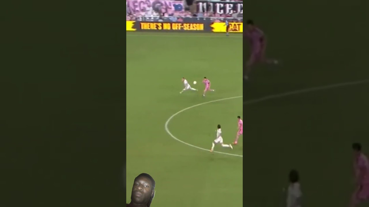 The Art of Dribbling: Messi’s Masterclass #football #shorts #skills #cr7 #ronaldo #goat