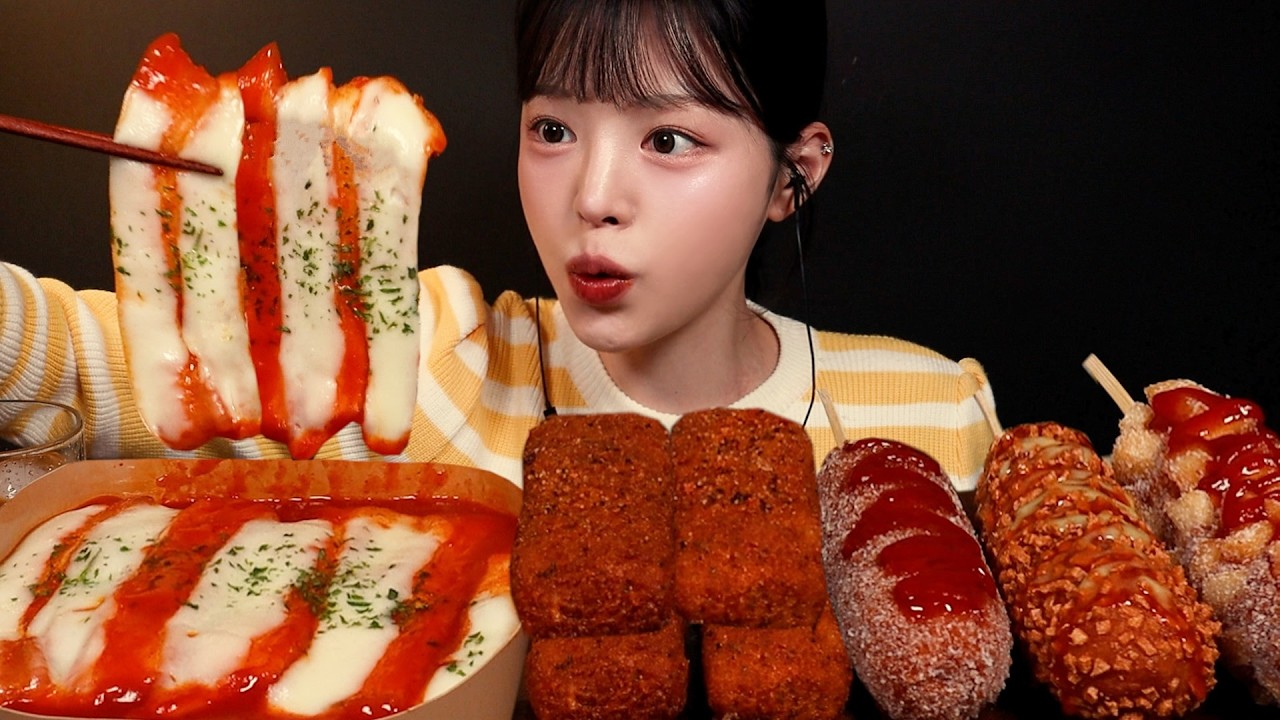 SUB)설렘폭발! 명랑핫도그 칠리스 치즈스틱 먹방🔥모짜라이스롤 떡볶이에 대왕핫도그 꿀조합 파티 Corn Dog & Cheese Stick Mukbang Asmr