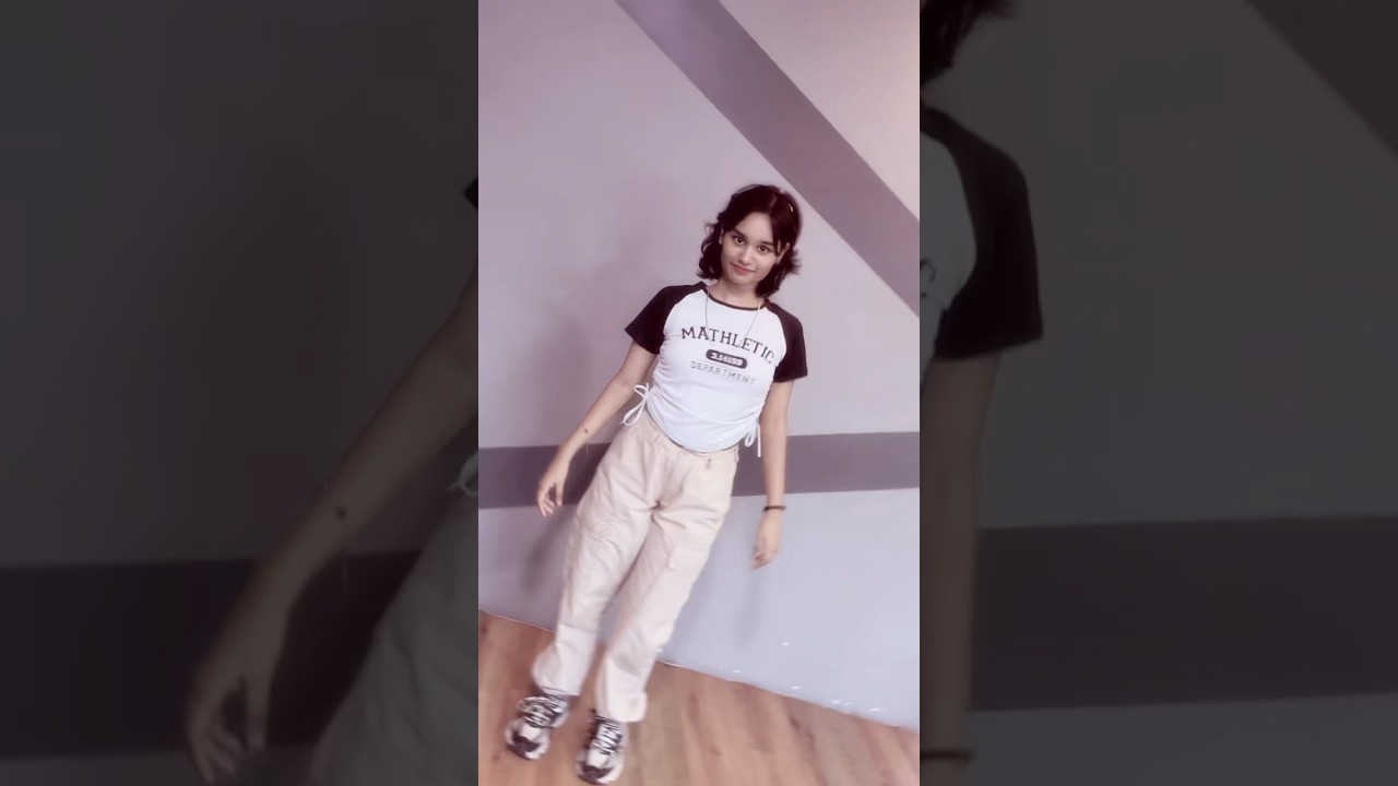 Shake it to the max trending dance #shakeittothemax #trending #dance #shorts #biral