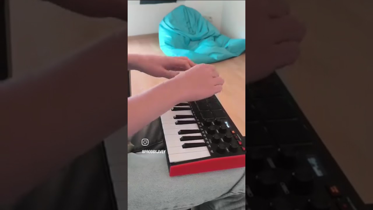 #music #musicproducer #beats #sample #lofi #akai #mpkmini