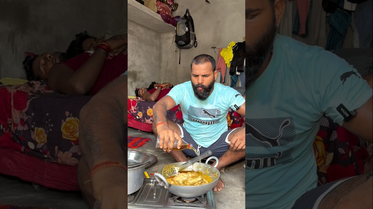 Chicken 🍗 Me Quarter cooking Bihari 🤣😂  #comedy #rooms #bachelors #chicken #cooking #bihari #funny