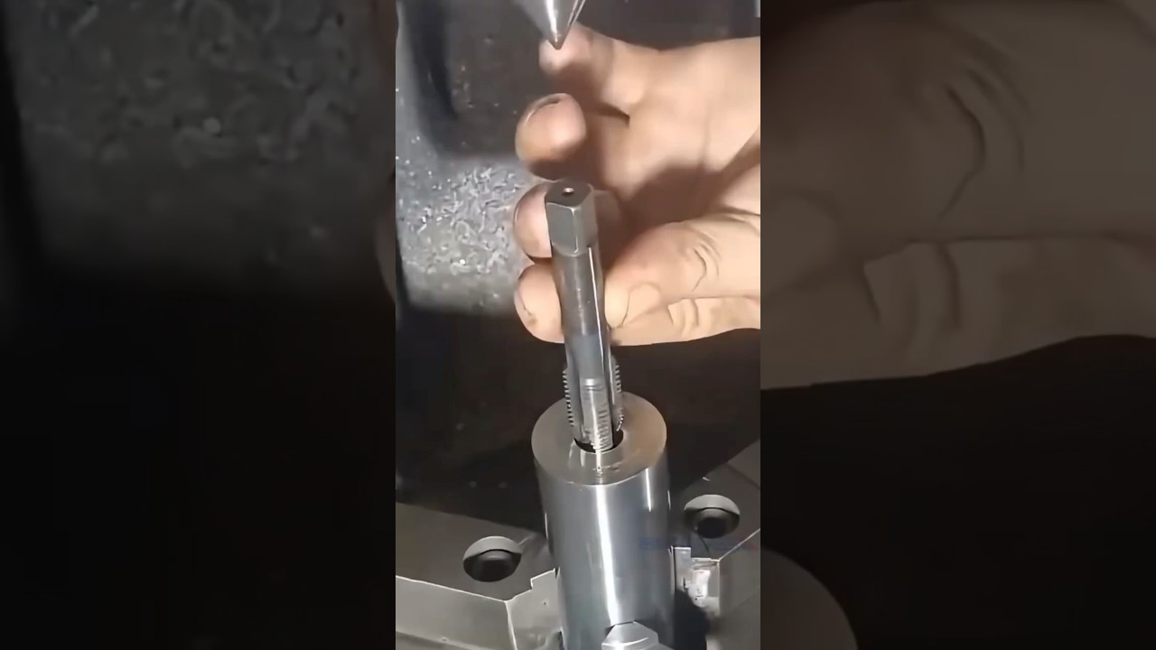 THREAD MAGIC looks impossible until it moves 😳⚙️🔥 #shorts #tech #engineering #industrial