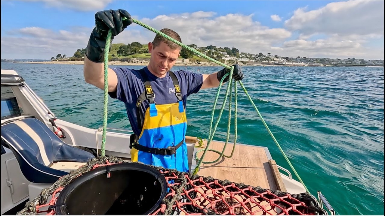 James' LOBSTER POTS STOLEN!!! Hauling the Fish Locker Lobster Pots | The Fish Locker