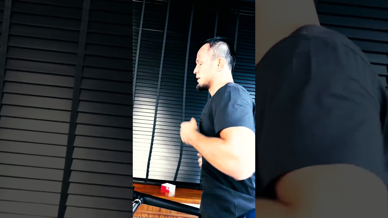 Usman Nurmagomedov watches Khabib fights during training #shorts #nurmagomedov #usmannurmagomedov