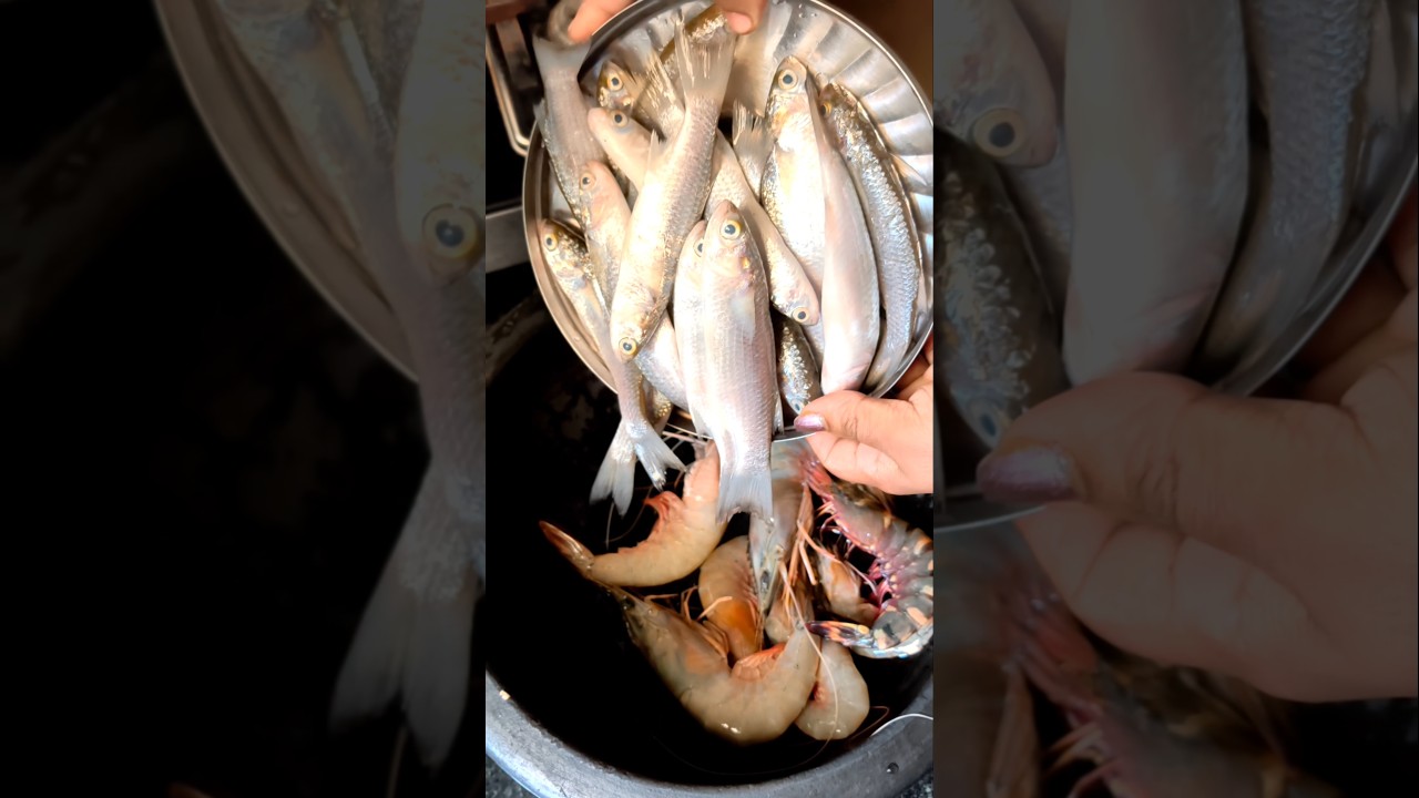 ചെമ്മീൻ തല  കളയാതെ വറുത്തു 🦐@kochikari369 #shorts #viral #cooking #youtubeshorts #explorepage