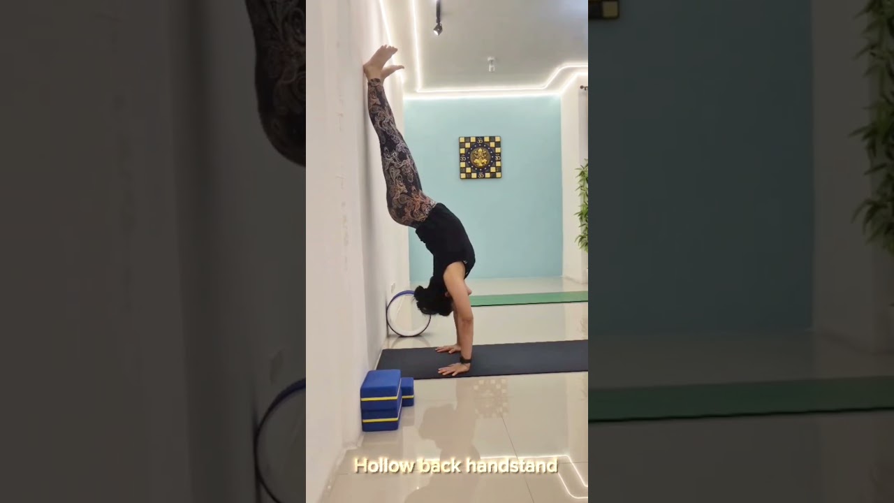 Hollowback handstand with the wall #hollowback #handstand #backbend #yoga