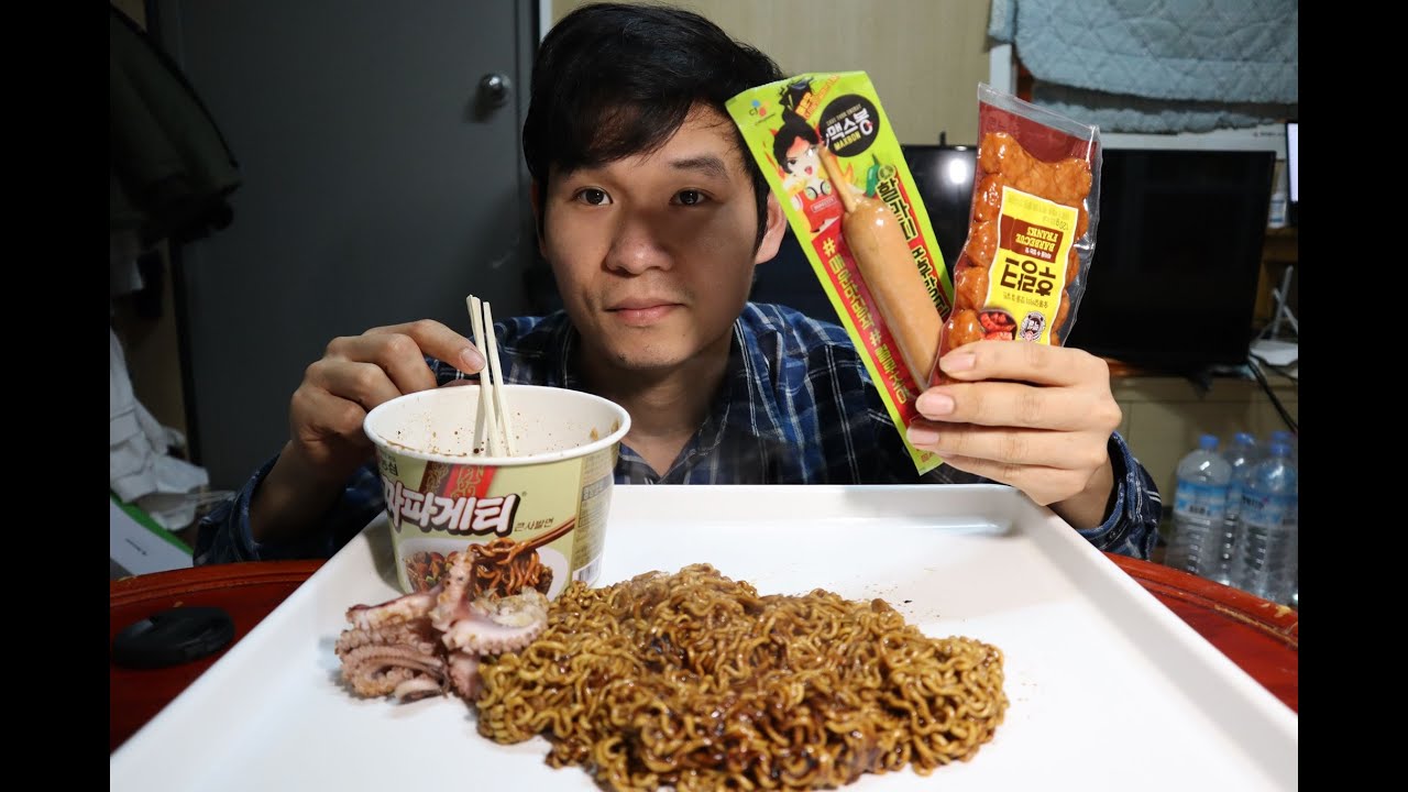 Real sound.Muk bang .ASMR)KOREAN Food Eating sound..짜파게티.후랑크.맥스봉
