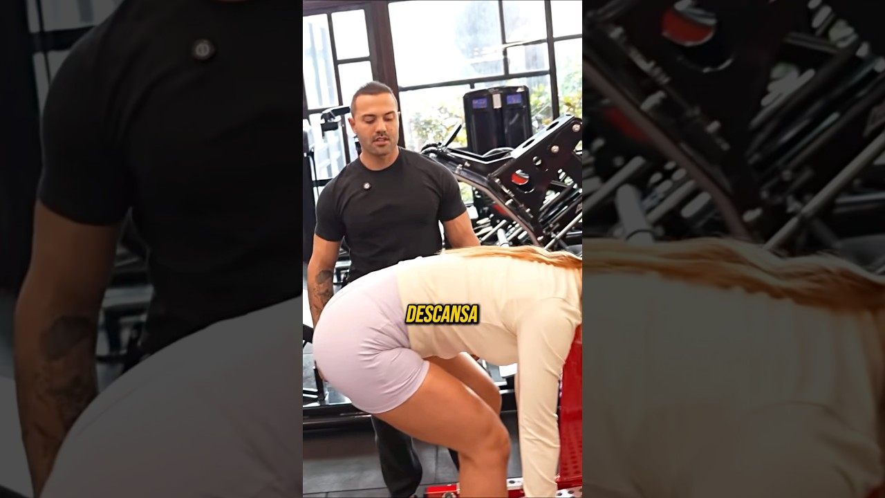 ELA TREINA A 15 ANOS E TREINA FOFO 🤣 #musculação #academia #humor #treino #memes #luizsalles #fyp