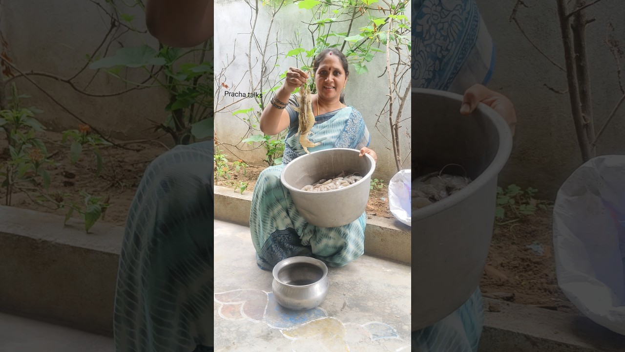 రొయ్యల్లో నరాలు తీయడం బాగా famous#youtubeshorts #shorts #villagelife #prawncleaning
