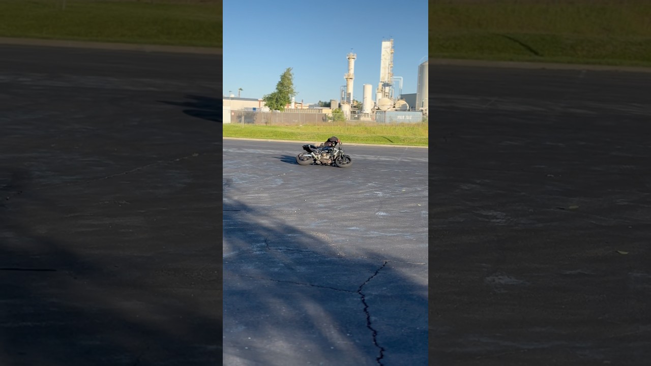 Girl practices motorcycle drifts! #636 #kawasaki