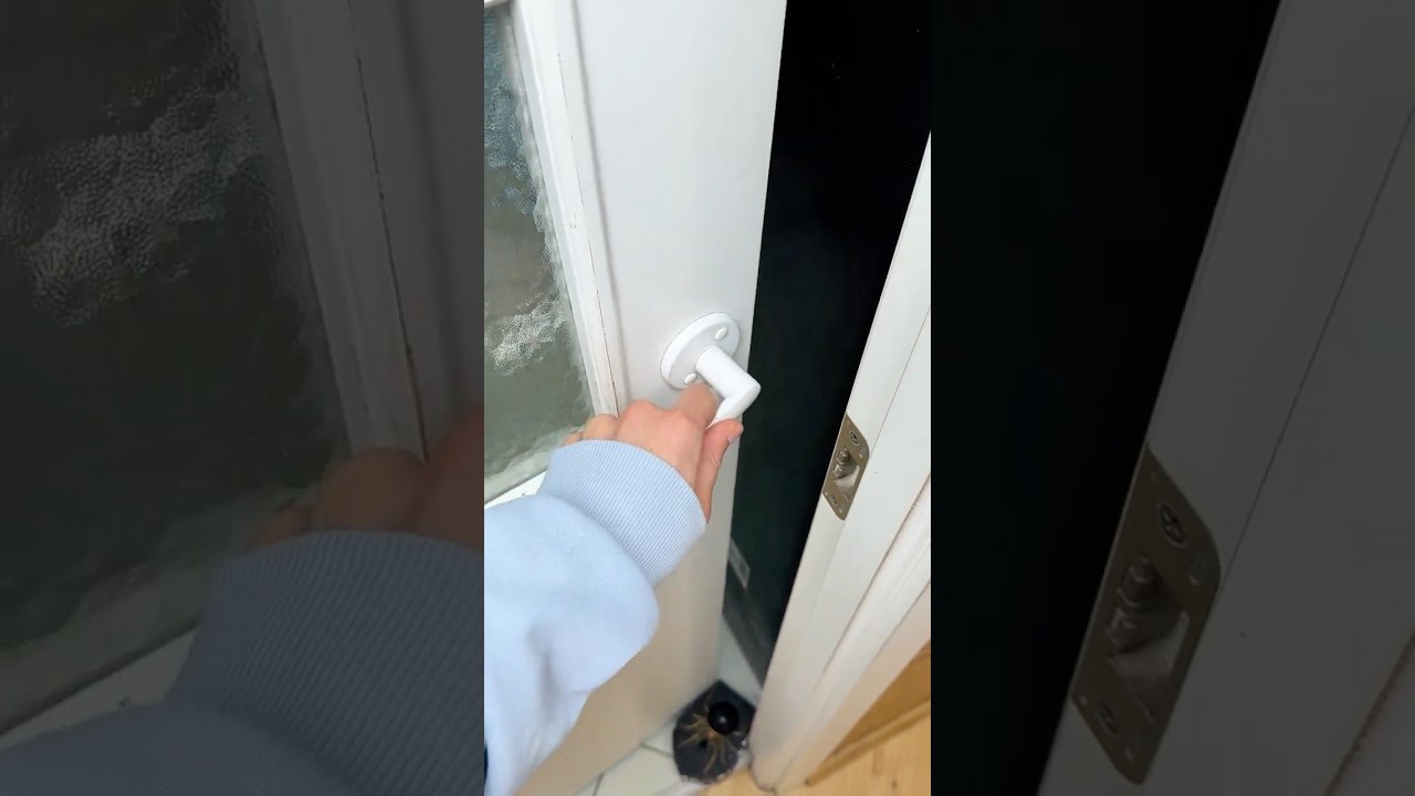 Door Won't Close!? 😱