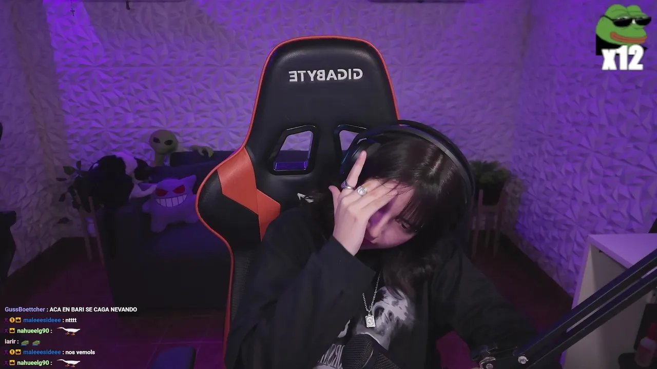 JUNTADA GEY EN EL CHAT AHORA MISMO