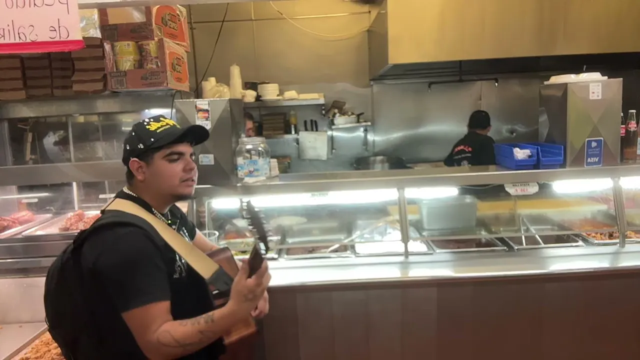 GOING TO RESTAURANTS🌮🎸🎤