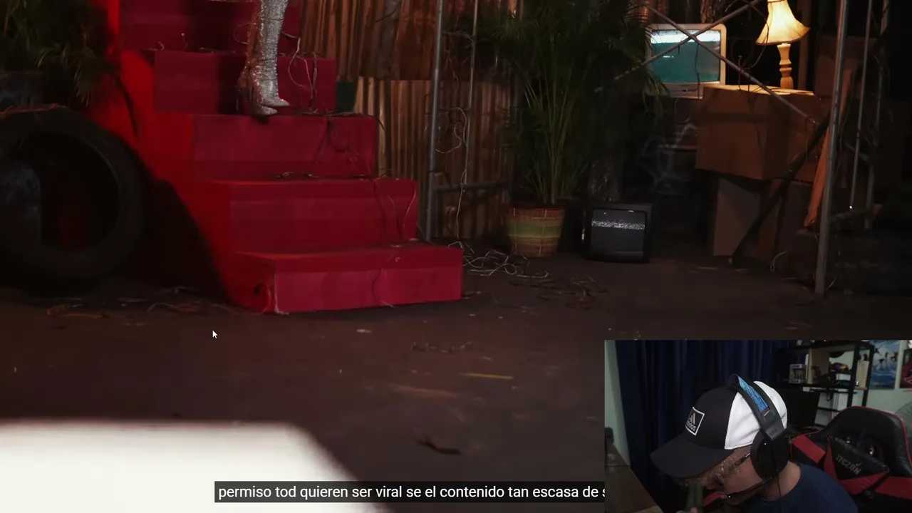 Reaccionando a canciones de La Perversa