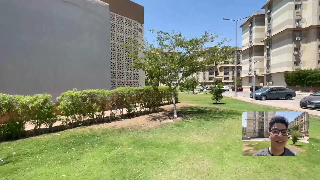 قاعد برا ليه خش العب معانا