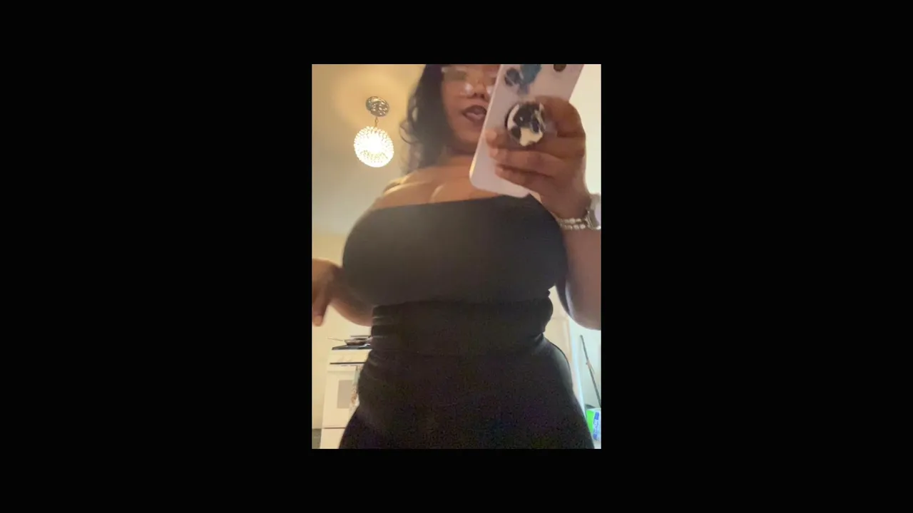 Big Mama finally hit 1k twitch followers ♥♥ spicyy  Big Mama 💋Haii, muahh♥, GOOD BOYS ONLY👹 @jojodblackstar
