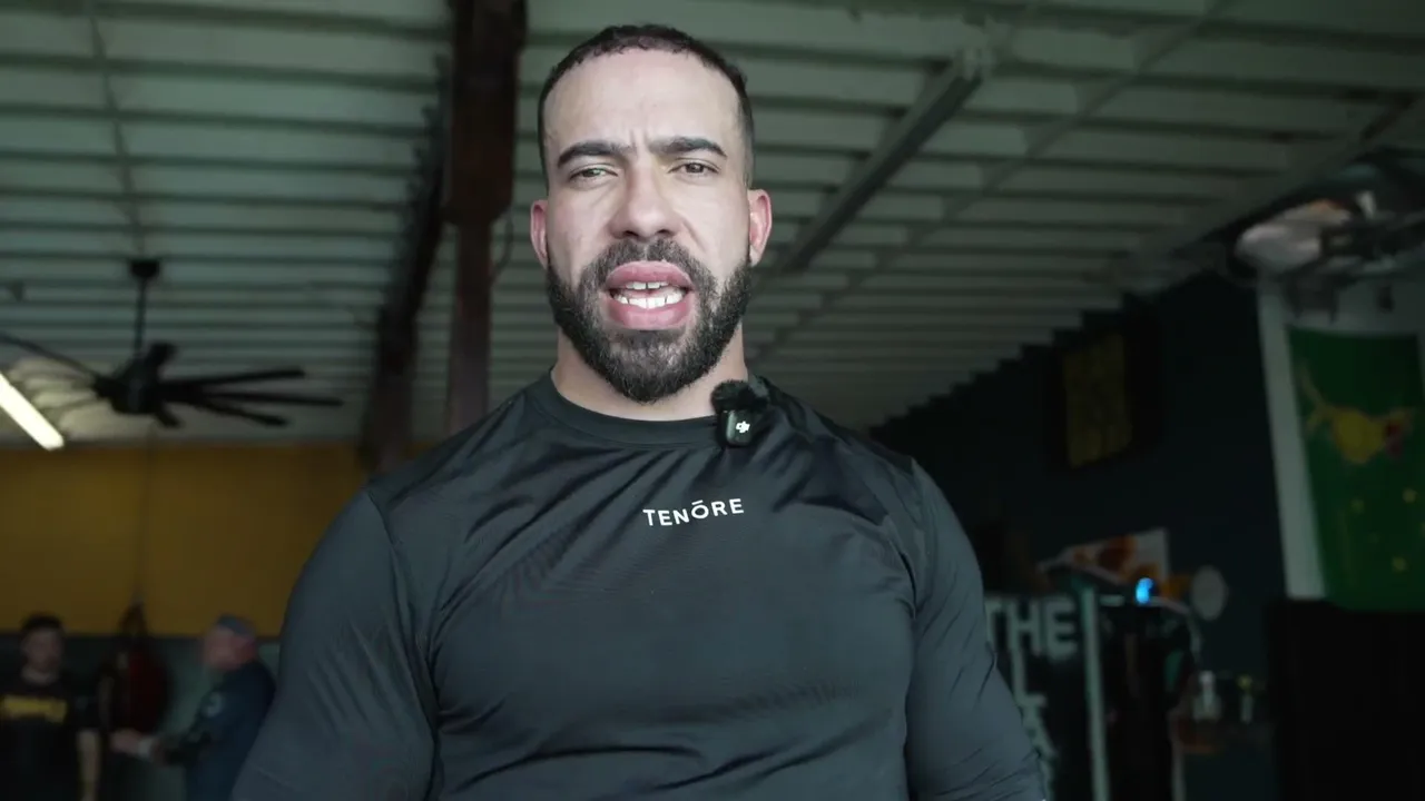 TRAINING UFC FIGHTERS (WAR ROOM)
