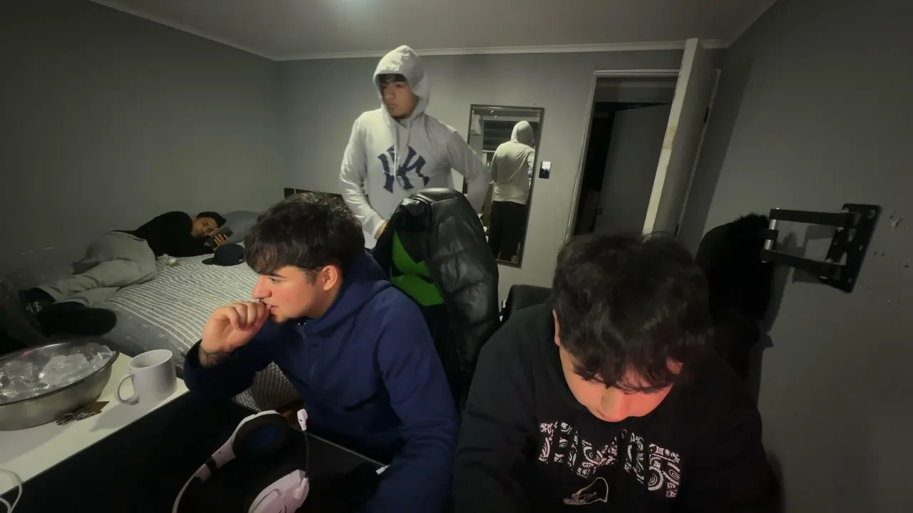 con los cabros Fifa y Chupistream