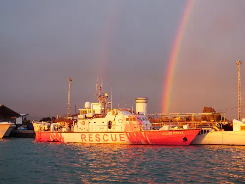 die #LouiseMichel 'im Hafen'

#FotoVorschlag #SAR #SearchAndRescue #SolidarityAndResistance #Montageaussichten #Werft #Sunset #Rainbow #Seebrücke #Seenotrettung #LeaveNoOneBehind