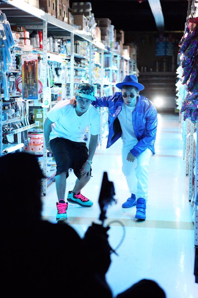 #DazedAndConfusedVideo comin next week 🎥 waddup @austinmahone http://t.co/2cXcdOWIJf http://t.co/OwtESks183
