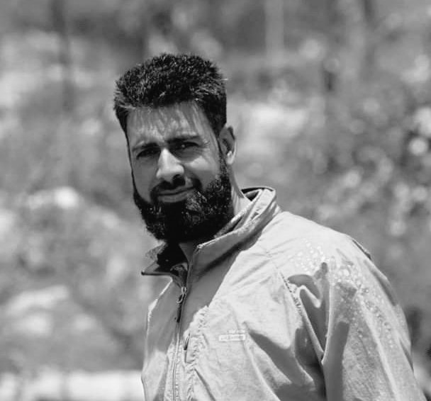 Rouf Ahmed Dar, a local Kashmiri guide attained martyrdom while successfully saving life of 7 tourists. Valour &amp; Courage. RIP. 