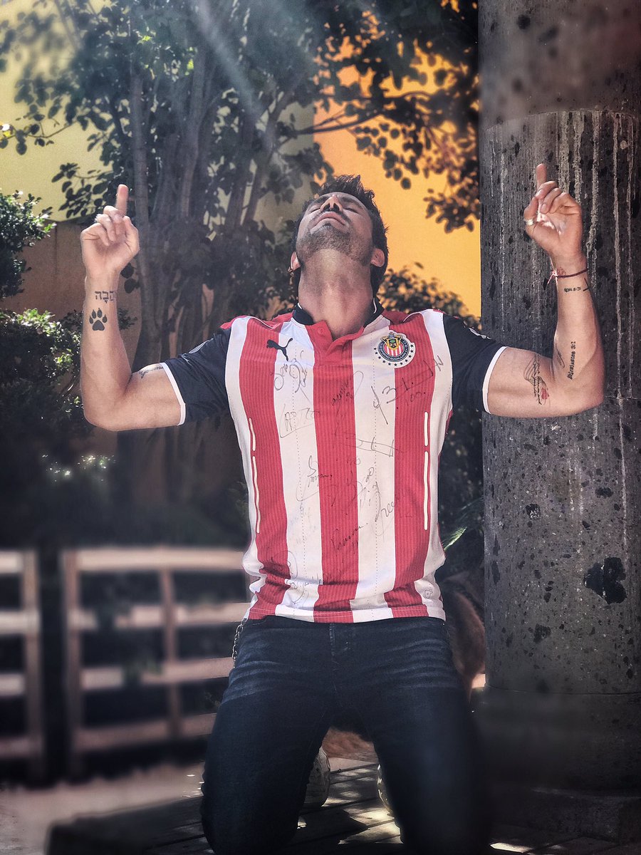 Te amo @chivas ❤️ juntos por la 12🏆 "No te amo con el corazón porque el corazón se detiene, te amo con mi alma, porque el alma es eterna" 