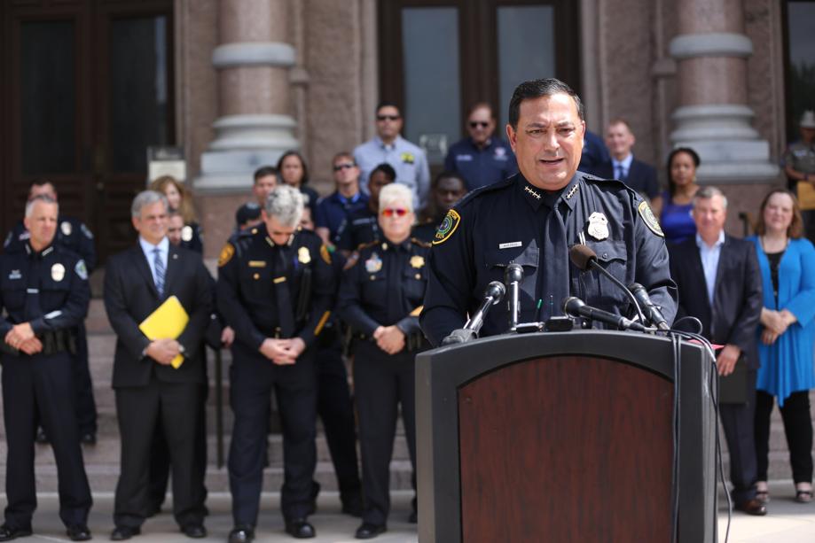 SANTA FE SHOOTING: Chief Acevedo says elected officials should ask God’s forgiveness for their inaction https://t.co/i788aEMkwG 