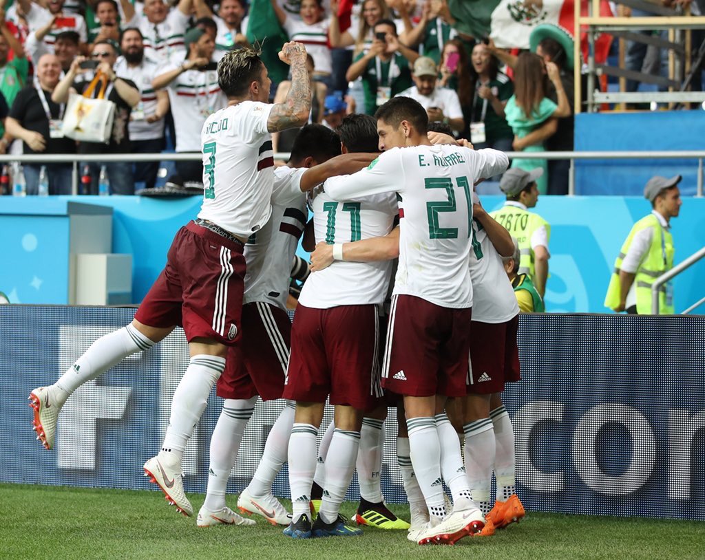 Estamos dónde queríamos estar y comienza un nuevo mundial ahora en los octavos. UNIDOS COMO SIEMPRE que el destino nos tiene algo MUY GRANDE preparado. VAMOS HERMANOS VAMOS @miseleccionmx 💪🏾🇲🇽👊🏾 #NadaNosDetiene #Union #OnlyGoodVibesHere 