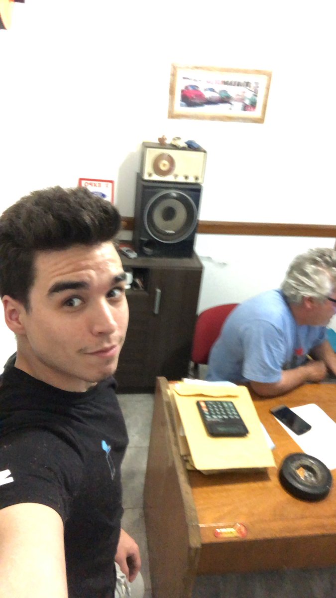 Rapazeada, hoje é um dia muito importante pra mim, depois de anos trabalhando e ajudando meu pai, hoje zerei a divida e a casa é 100% dele. Orgulho e felicidade maxima, ligo pro dinheiro? Muito, mas usar ele pra ajudar meu pai é algo que nao vou me arrepender nunca. 

Te amo pai. 