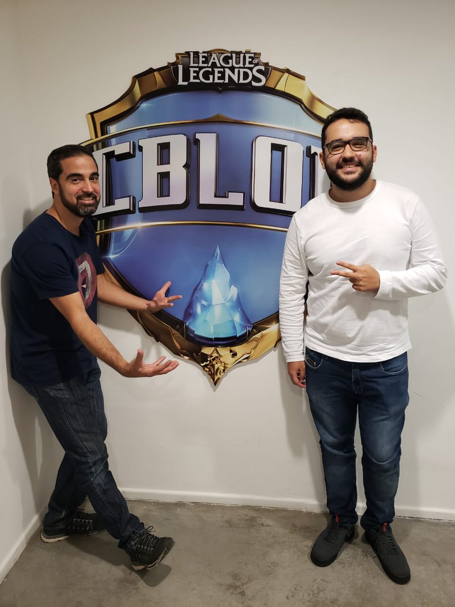 FINALMENTE EU POSSO FALAR AAAAA

Farei parte do time de casters do @lolesportsbr nesse #Cblol 

Feliz demais e espero vocês dia 25 😎 