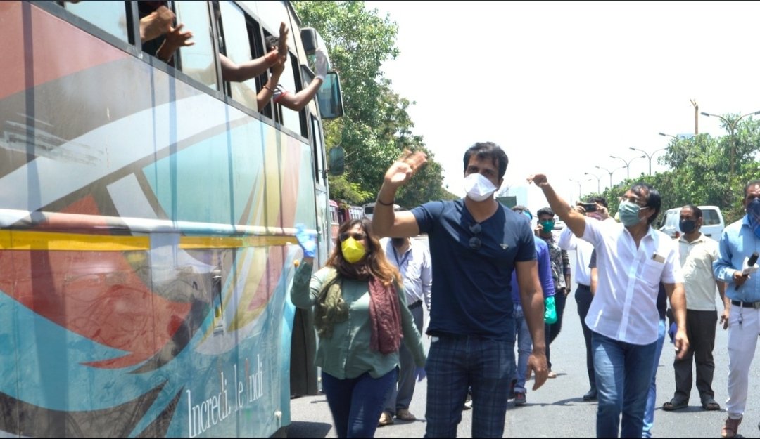 That's @SonuSood sending migrants by buses hired by him with all permissions from the respective states govts for their travels ! A compassionate human, an Actor by profession doing someone else's job because he has a Heart !! Lots of love and respect to you buddy🙏❤ 