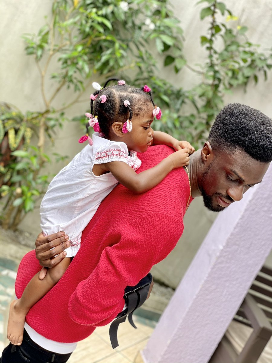 Merci infiniment pour votre soutien à travers vos mots , vos appels et vos visites qui m’aident à affronter ma nouvelle vie avec le rôle à la fois de Papa et de Maman pour ma princesse.
Merci beaucoup à tous, que DIEU vous bénisse et qu’il se souvienne de vous. SYNDICAT TOUJOURS 