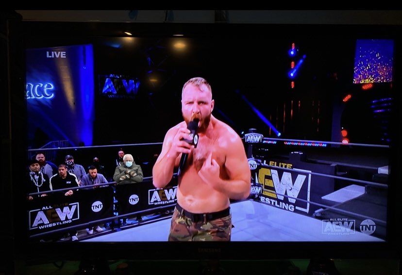Gotta admit. It was pretty cool seeing Mox back on TV..... wait a minute.... WAITAGAHTDAMNMINUTE.... 