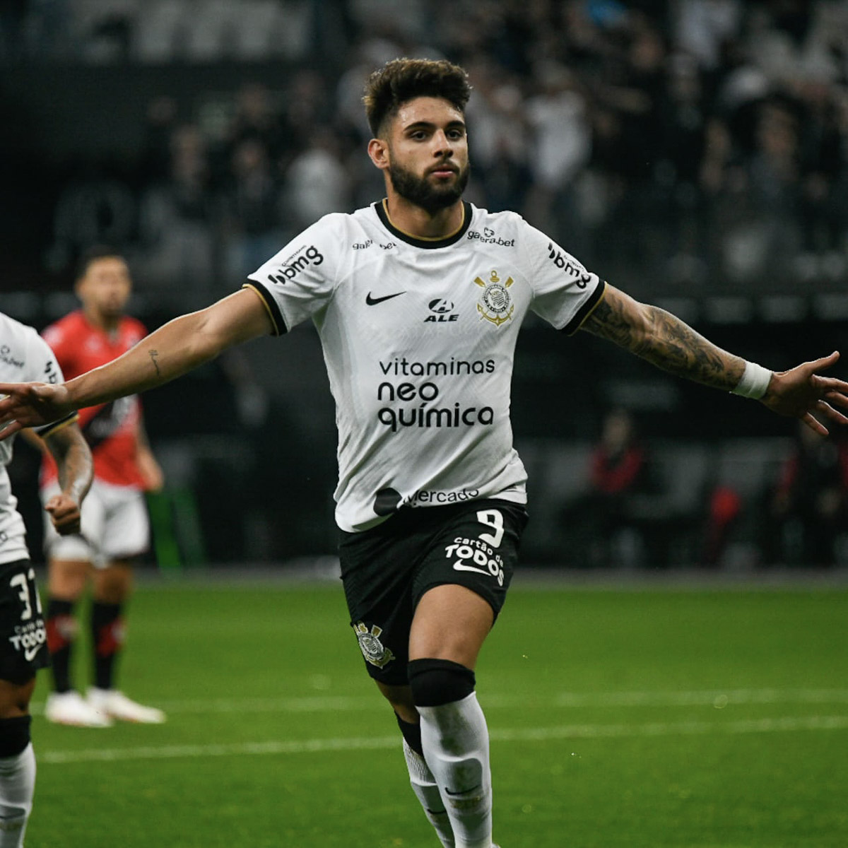 Quem é melhor? 

RT: Yuri Alberto 
Curtir: Calleri 

#PuroSucoDosEstaduais 