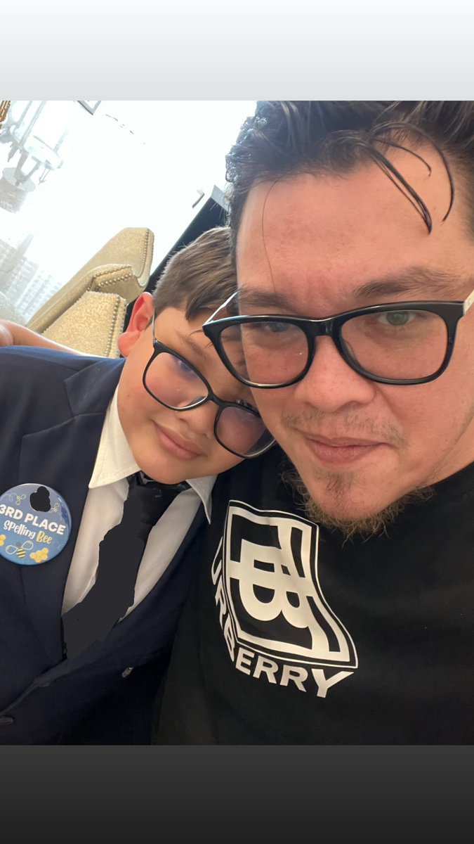 Nada más para presumirles que el buen Rodri obtuvo tercer lugar en spelling bee en su escuela en su primer intento.
#LoboOrgulloso 