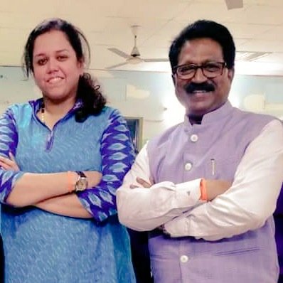 " दुर्गा " कुठे आहेस तू  ? आली, आली साहेब, आली आणि दत्त म्हणून पुढ्यात उभी राहायचीस, नम्र पणे, थोडा उशीर झाला तर अपराधिक पणे, अलीकडे कुणास असे वाटते का? एक मनस्वी, निष्ठावान, आज्ञाधारक युवा सेनेची कार्यकर्ती, माननीय आदित्यजींवर अपार निष्ठा, प्रेम, आदर, केशवराव भोसलेंची सुकन्या, 