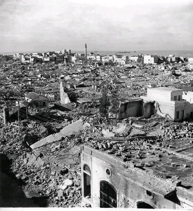 هذه ليست رفح ولا جباليا ولا عيتا الشعب في جنوب لبنان

هذا حي المنشية في يافا في حرب 1948

يومها لم تكن هنالك حماس ولا السابع من أكتوبر، بل حتى الجيوش العربية لم تكن قد دخلت فلسطين بعد!

دمروا يافا وقتلوا وهجروا أهلها تحت إشراف الاحتلال البريطاني، بدأ العدوان على المدينة بتفجير 