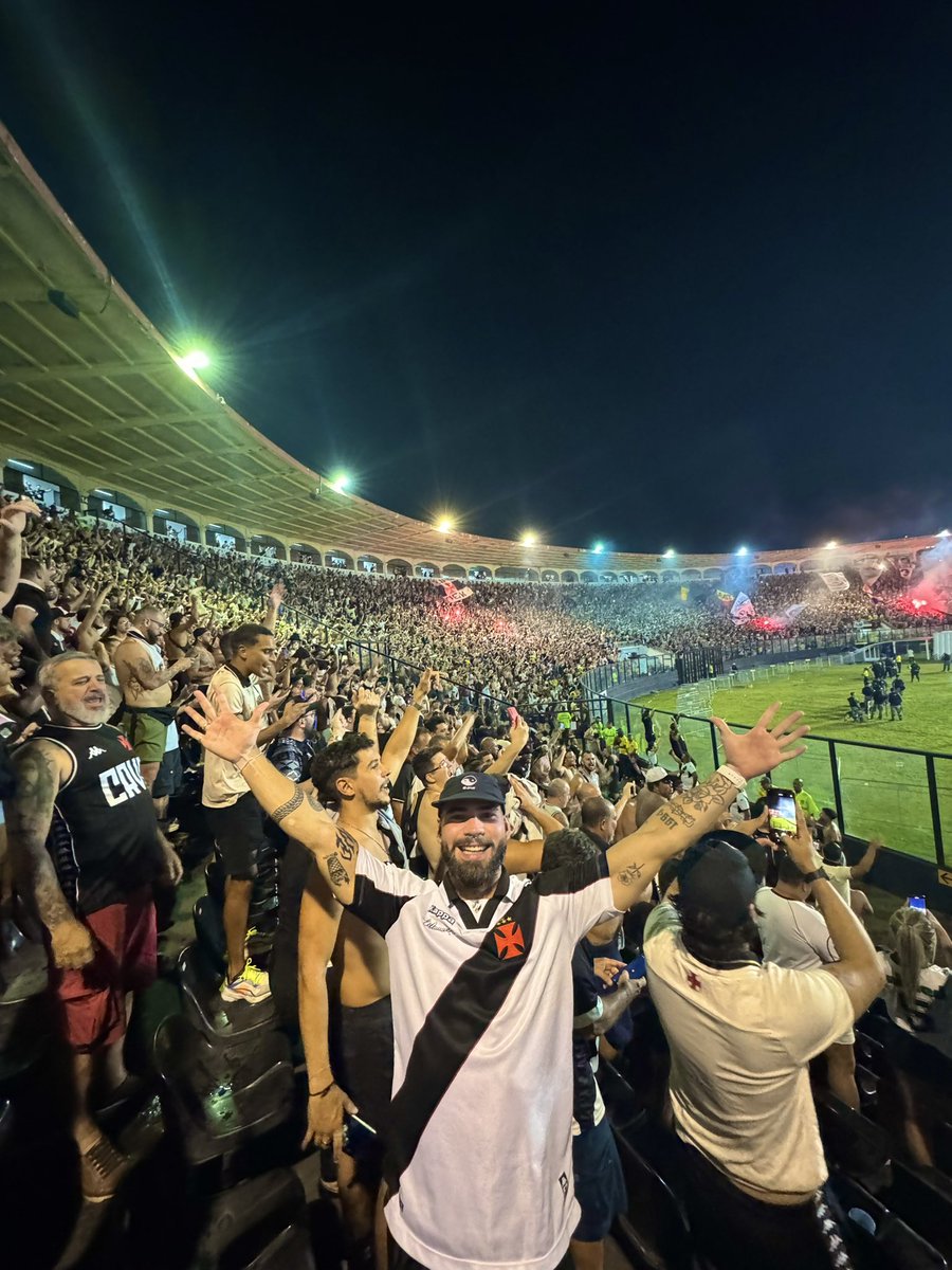 CLUB DE REGATAS VASCO DA GAMA 

O GIGANTE DA COLINA 
