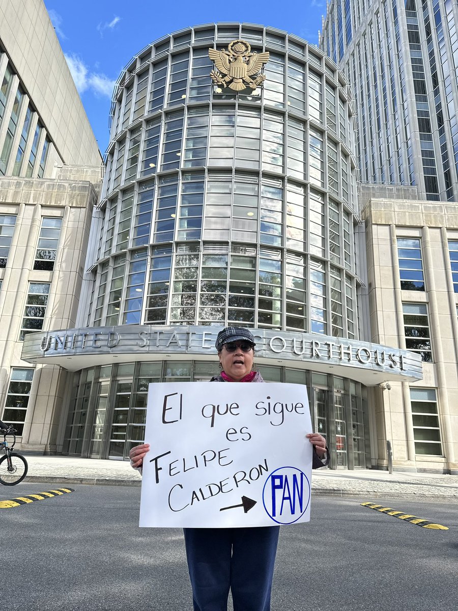 Una caguama para esta gran paisana, mujer que no calla. 