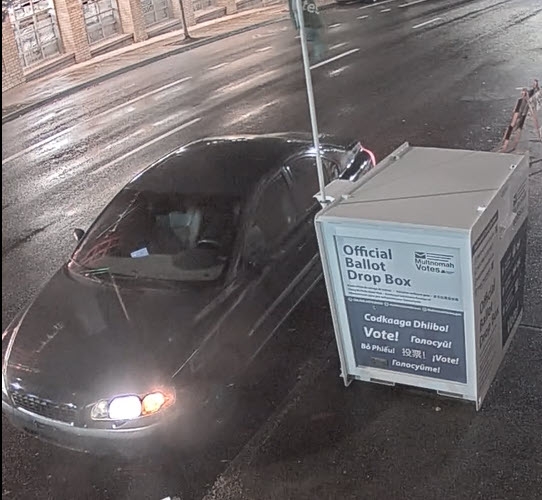 BREAKING: Police reveal photos of suspect car in Portland, Vancouver ballot box fires https://t.co/G21AJ6gQay 