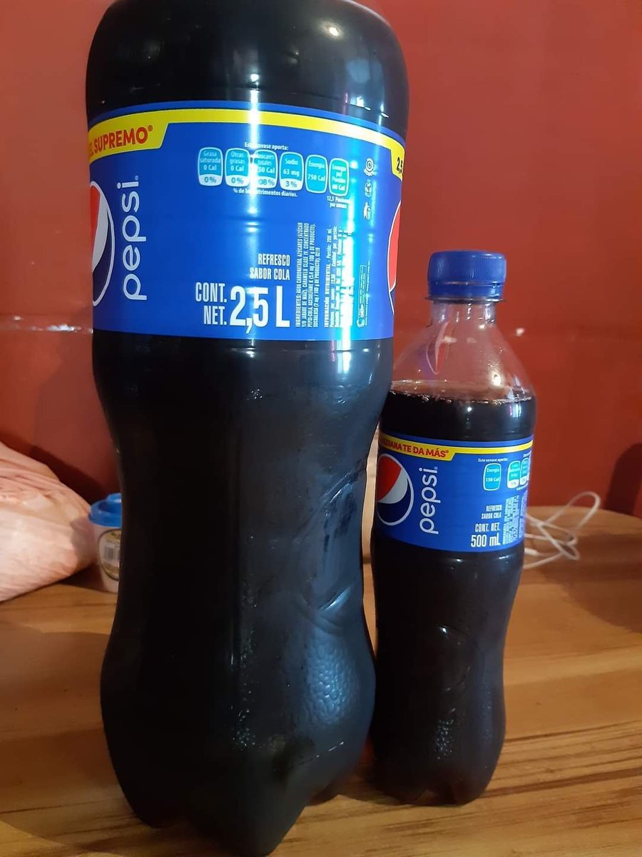 Mandaron a mi hermano a comprar un refresco de 3 L y como no había trajo uno de 2.5 L y uno de 500 ml 