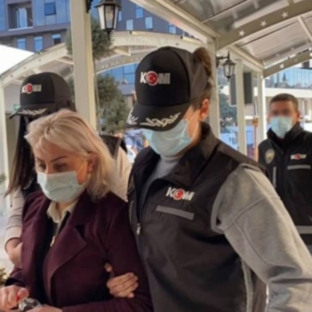 Biz nasıl bir kavimle imtihan ediliyoruz Allah'ım 

Cumhurbaşkanımıza;
'Diplaman nerede' diyen CHP Dış İlişkiler Uzmanı Zehra Zuhal ATALAR LAÇİN'in
Doçentlik
Mastır
Doktora ve  Yüksek Lisans belgelerinin tamamının sahte olduğu ortaya çıktı. 