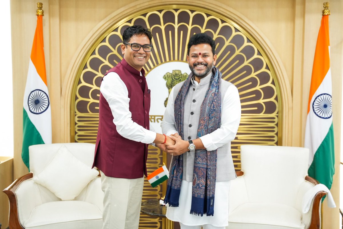Hon’ble Minister for Civil Aviation Shri Ram Mohan Naidu Ji met Hon’ble Finance Minister of Chhattisgarh Shri O.P. Choudhary Ji to discuss strengthening air connectivity and exploring new avenues for connectivity-led growth in the state.

@RamMNK @OPChoudhary_Ind 