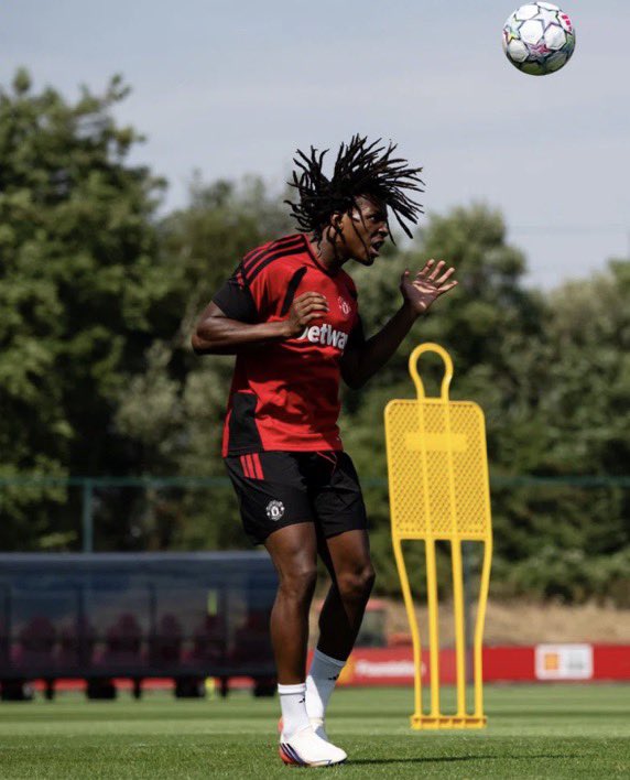🚨 | Michael Carrick prefers Patrick Dorgu in a more advanced position #mufc 

[@TelegraphDucker] 